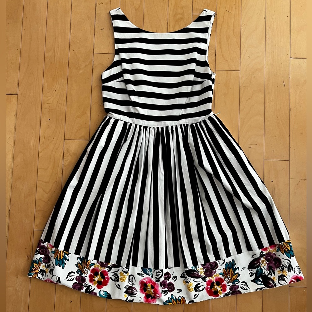 MODCLOTH “Miss Mix it” Floral Trimmed Stripped Dress M